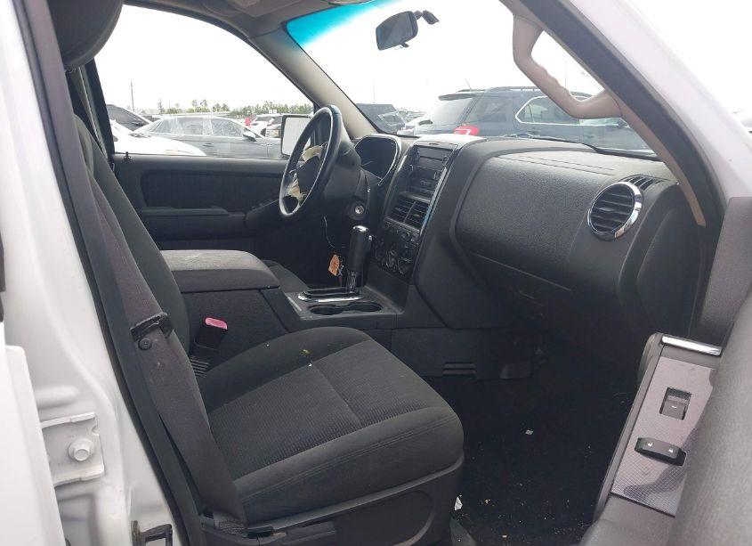 Photo 5 of 2009 Ford Explorer XLT (VIN 1FMEU63E59UA32853)