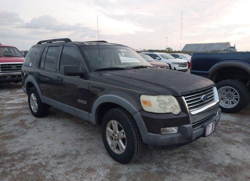 2006 Ford Explorer XLT (VIN 1FMEU63E76UA29139) main photo