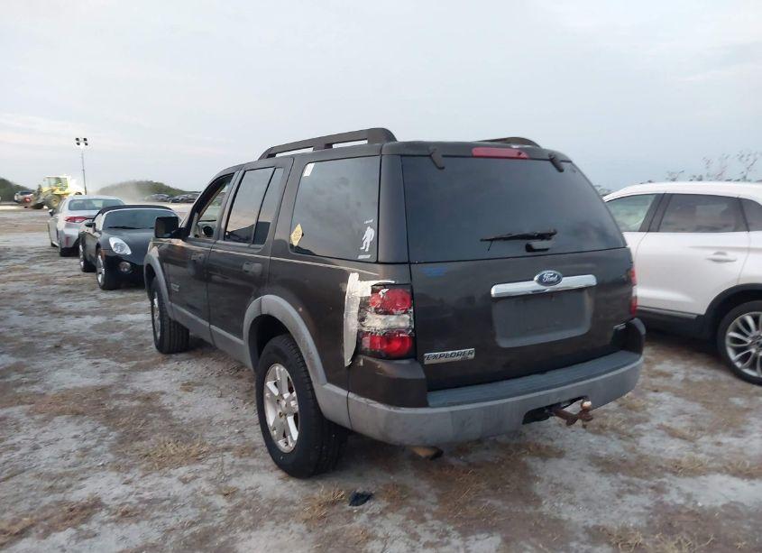 Photo 3 of 2006 Ford Explorer XLT (VIN 1FMEU63E76UA29139)