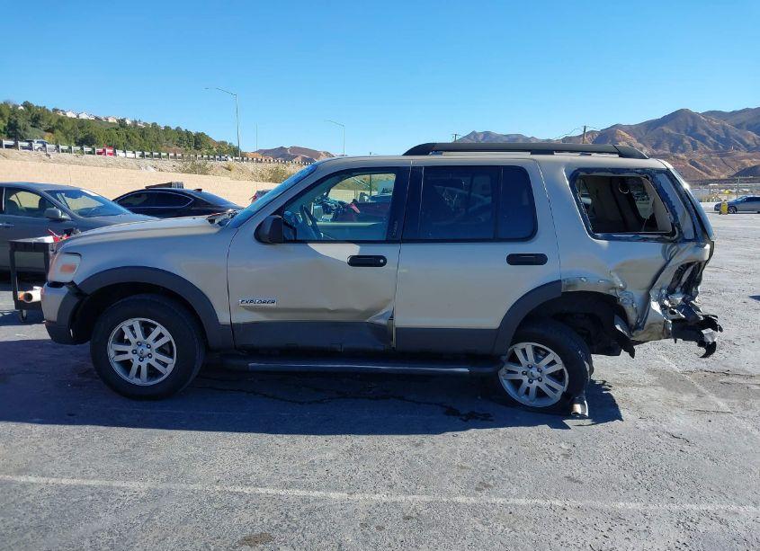 Photo 14 of 2006 Ford Explorer XLT (VIN 1FMEU63E86UB55610)
