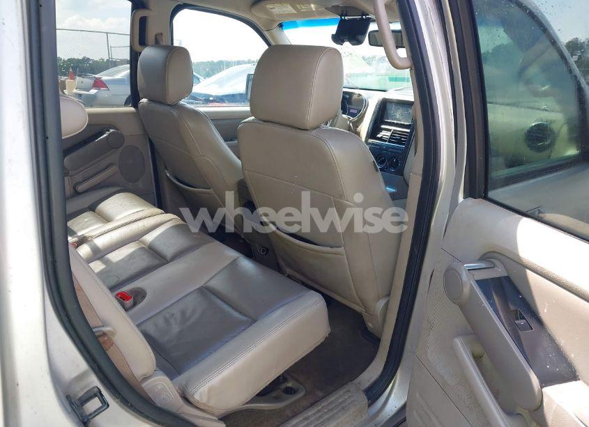 Photo 8 of 2007 Ford Explorer XLT (VIN 1FMEU63E87UB50845)