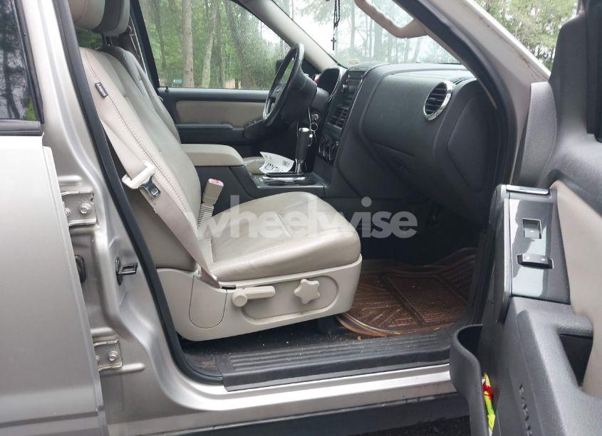 Photo 5 of 2008 Ford Explorer XLT (VIN 1FMEU63E88UB07334)