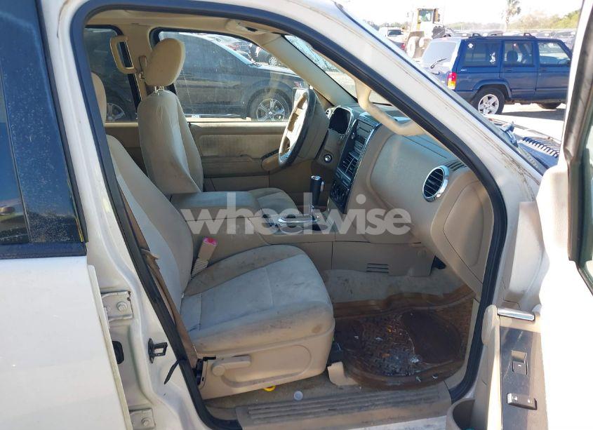 Photo 5 of 2008 Ford Explorer XLT (VIN 1FMEU63E98UA49959)