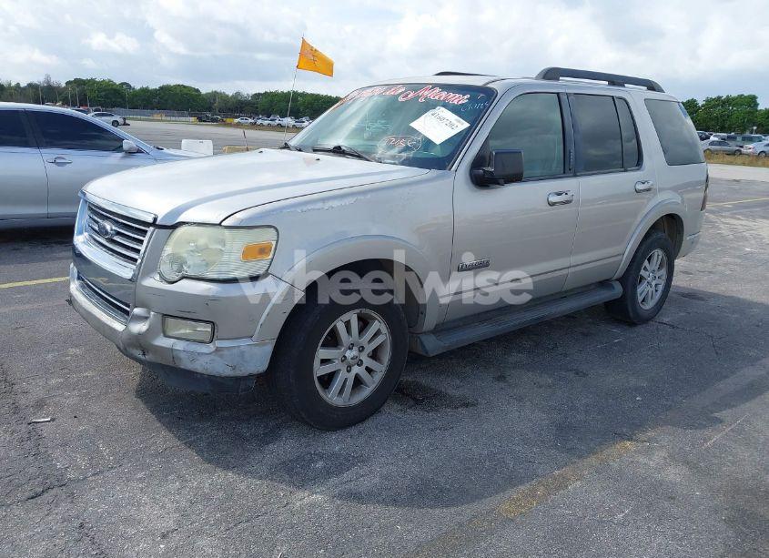 Photo 2 of 2008 Ford Explorer XLT (VIN 1FMEU63EX8UA58640)