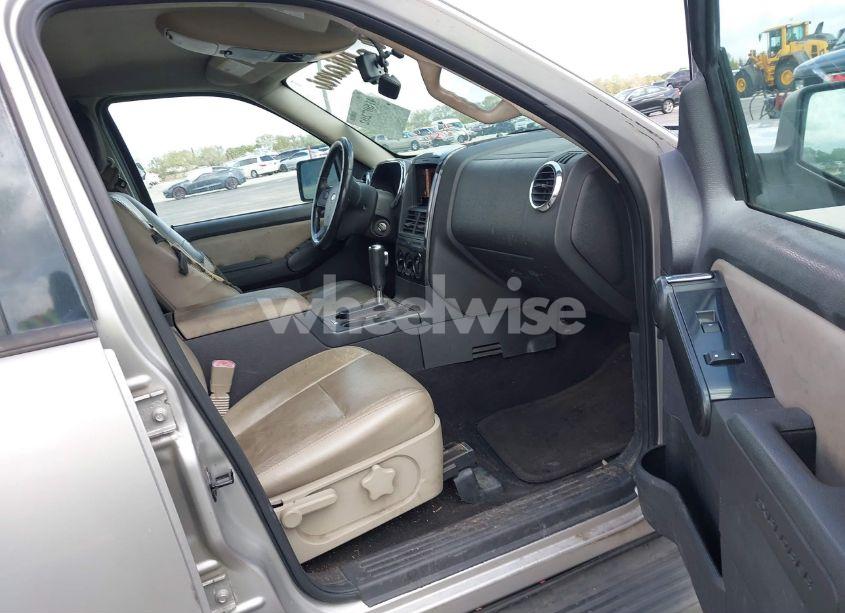 Photo 5 of 2008 Ford Explorer XLT (VIN 1FMEU63EX8UA58640)