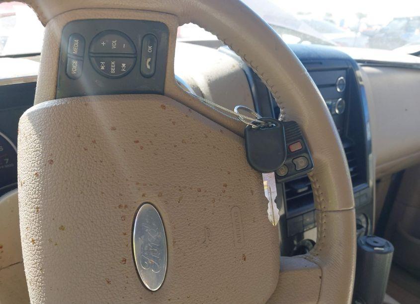 Photo 11 of 2008 Ford Explorer XLT (VIN 1FMEU63EX8UA69637)