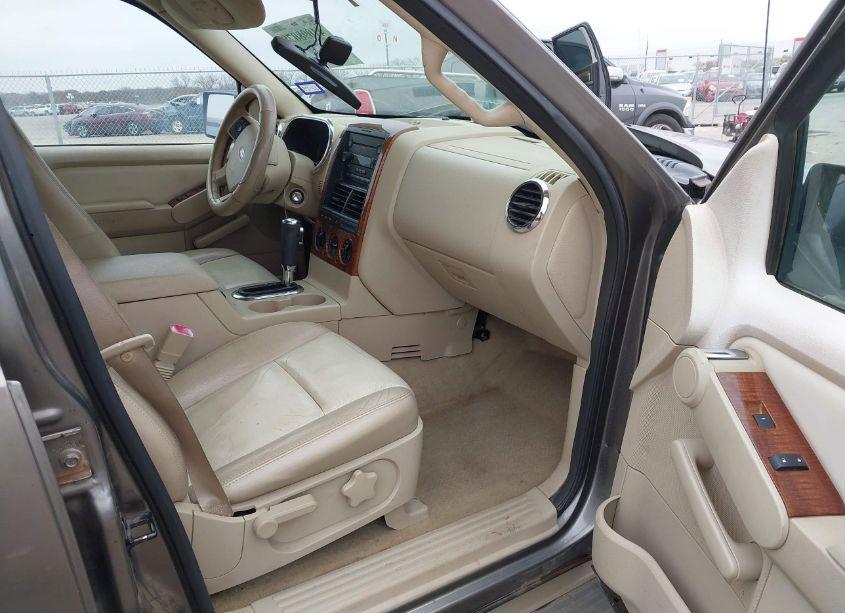 Photo 5 of 2006 Ford Explorer EDDIE BAUER (VIN 1FMEU64E86UB67996)