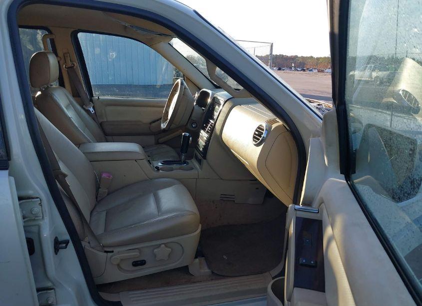 Photo 5 of 2006 Ford Explorer LIMITED (VIN 1FMEU65E06ZA18662)