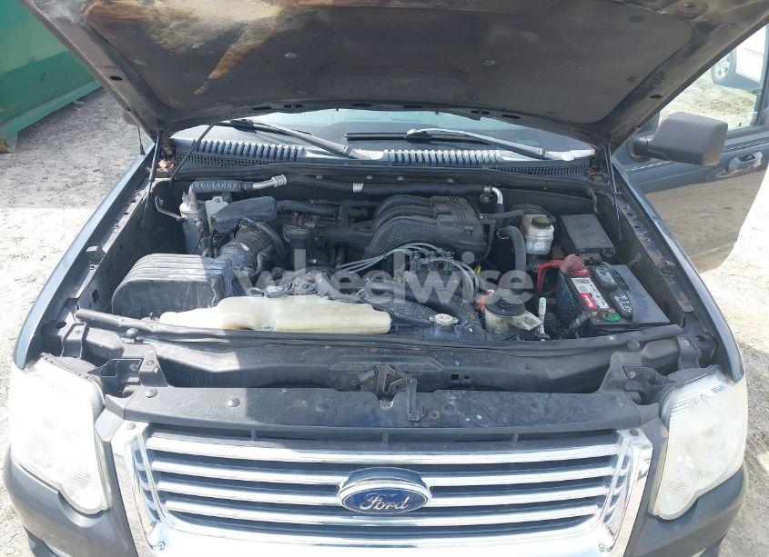 Photo 10 of 2010 Ford Explorer XLT (VIN 1FMEU6DE0AUA37719)
