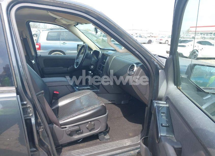 Photo 5 of 2010 Ford Explorer XLT (VIN 1FMEU6DE0AUA37719)