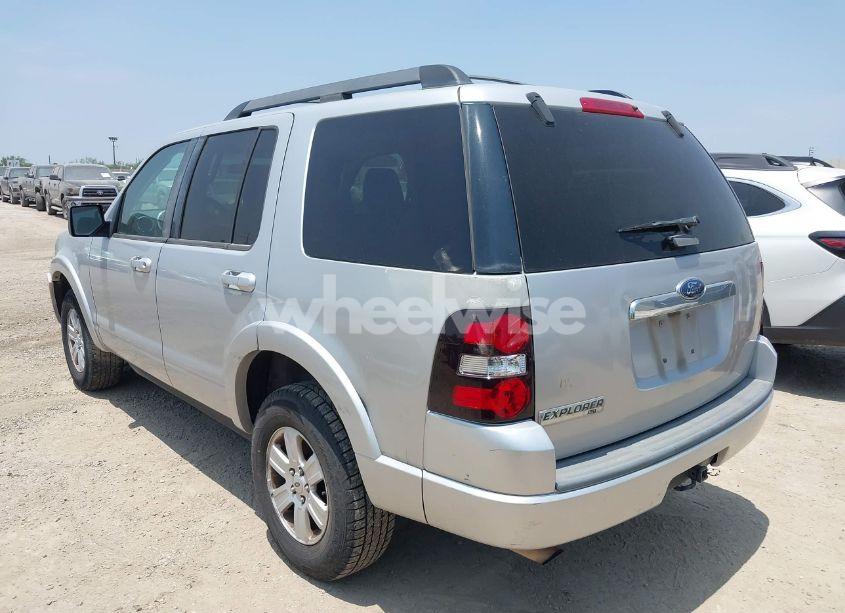 Photo 3 of 2010 Ford Explorer XLT (VIN 1FMEU6DE1AUA38927)