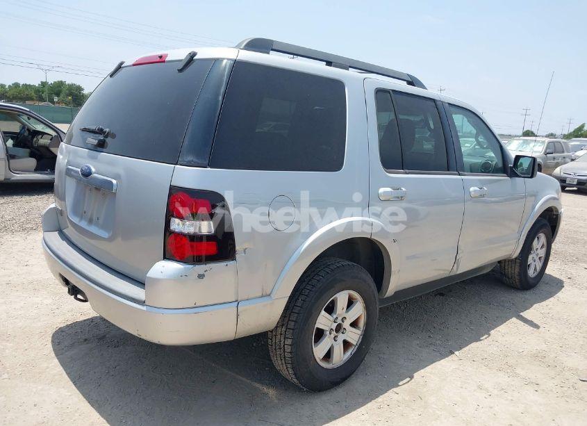 Photo 4 of 2010 Ford Explorer XLT (VIN 1FMEU6DE1AUA38927)