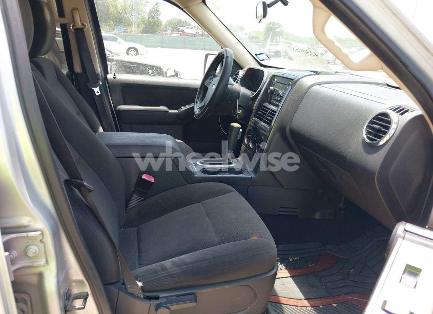 Photo 5 of 2010 Ford Explorer XLT (VIN 1FMEU6DE1AUA38927)