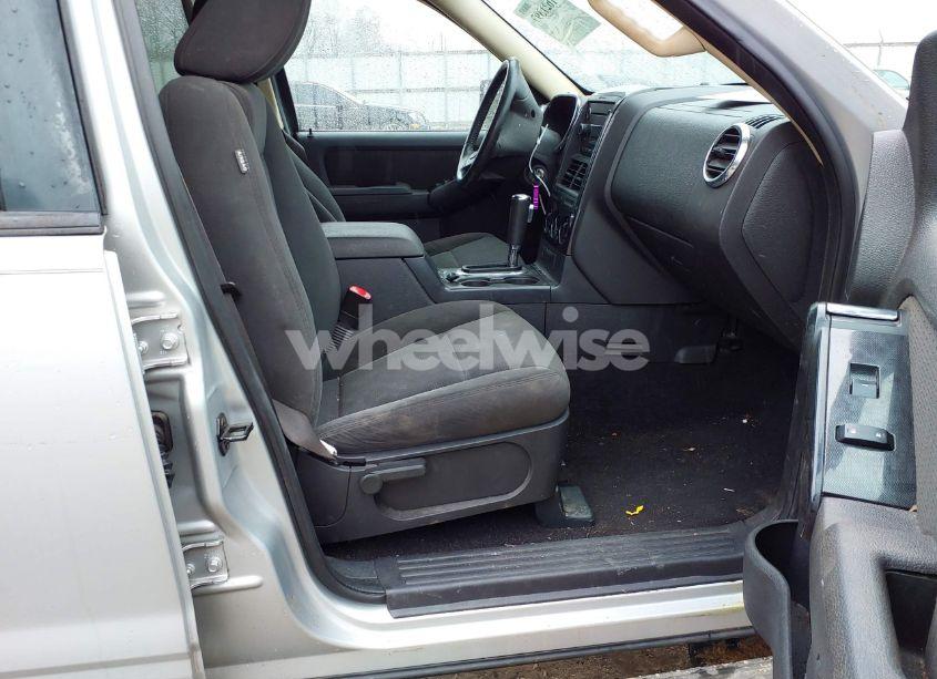 Photo 5 of 2010 Ford Explorer XLT (VIN 1FMEU6DE4AUA04996)