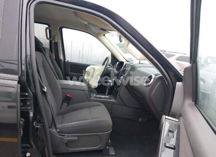 Photo 5 of 2010 Ford Explorer XLT (VIN 1FMEU6DE5AUA15196)