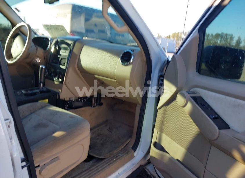 Photo 5 of 2010 Ford Explorer XLT (VIN 1FMEU6DE6AUA86018)
