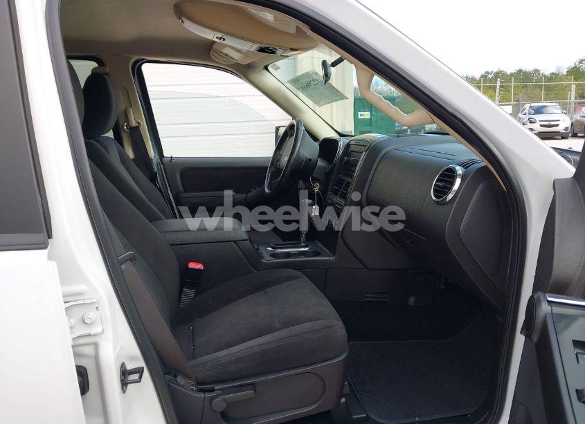 Photo 5 of 2010 Ford Explorer XLT (VIN 1FMEU6DE9AUA70511)