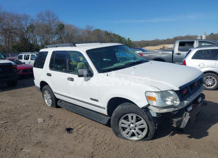 2006 Ford Explorer XLS (VIN 1FMEU72E06UB34600) main photo