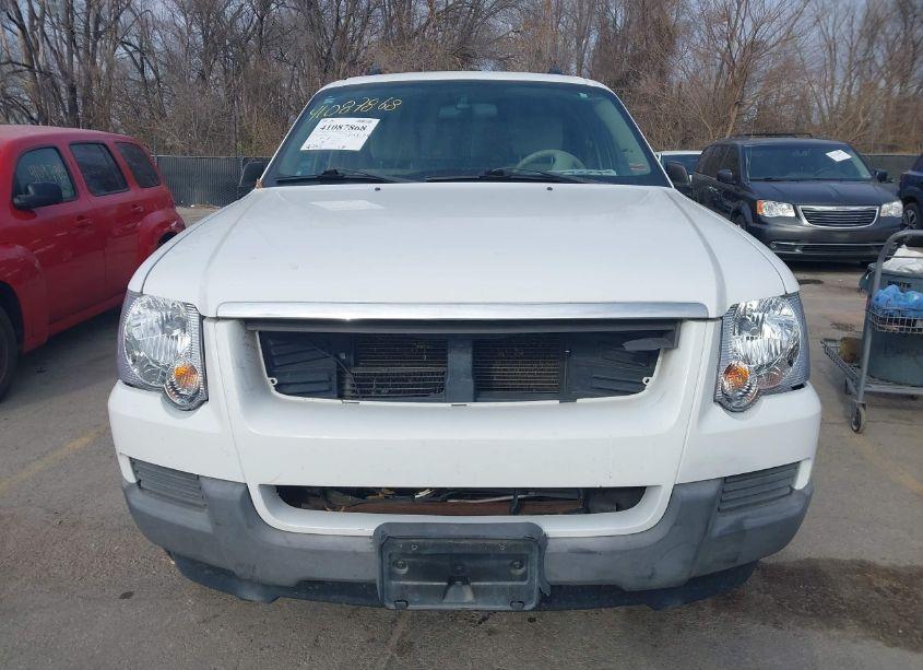Photo 6 of 2006 Ford Explorer XLS (VIN 1FMEU72E26UA30562)