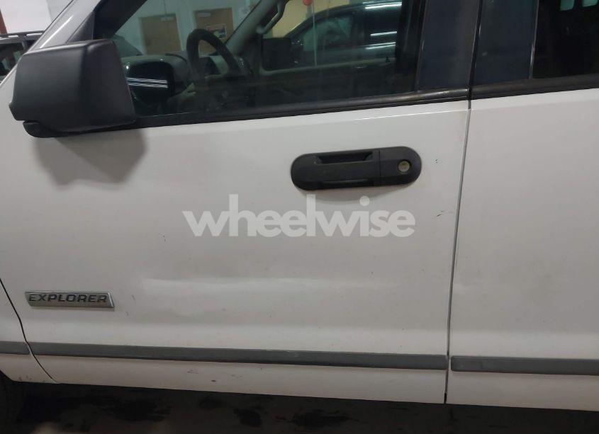 Photo 6 of 2006 Ford Explorer XLS (VIN 1FMEU72E26UB19192)