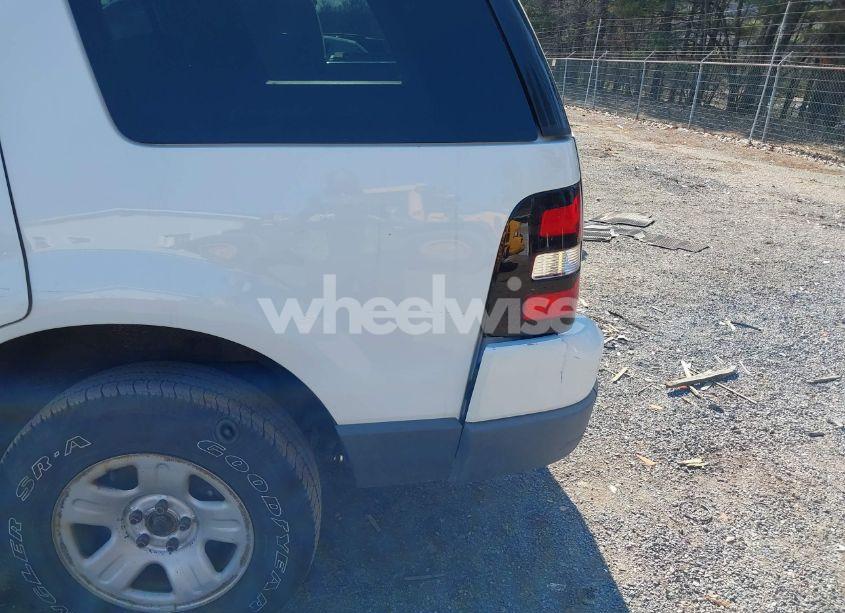 Photo 13 of 2006 Ford Explorer XLS (VIN 1FMEU72E76UB31726)