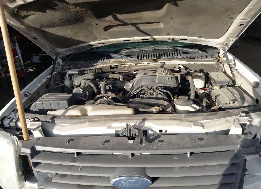 Photo 10 of 2006 Ford Explorer XLS (VIN 1FMEU72EX6UB51209)