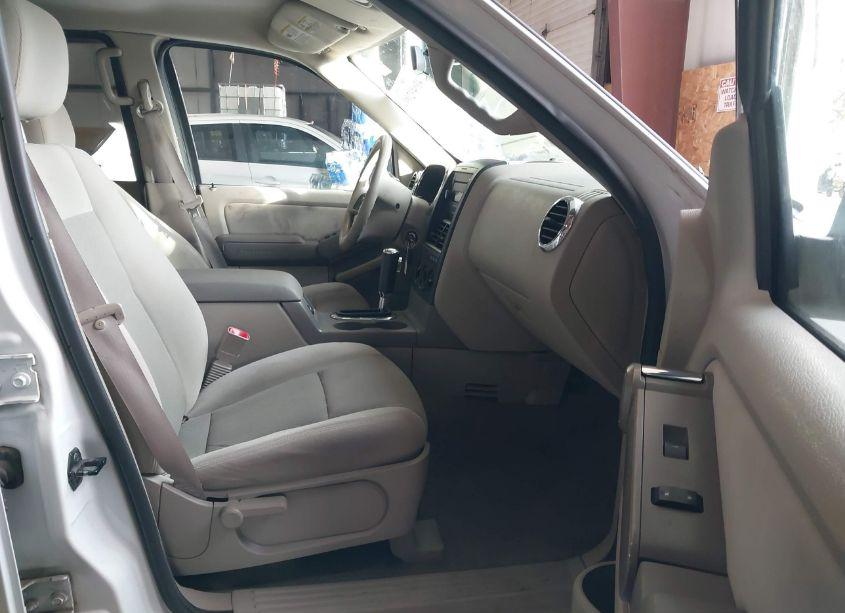Photo 5 of 2006 Ford Explorer XLS (VIN 1FMEU72EX6UB51209)