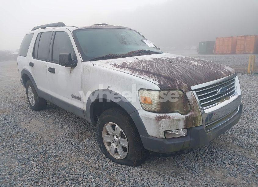 2006 Ford Explorer XLT (VIN 1FMEU73806UB54242) main photo