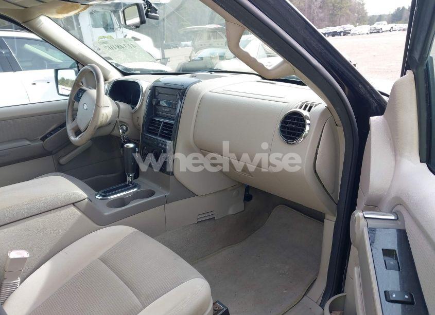 Photo 5 of 2006 Ford Explorer XLT (VIN 1FMEU73836UA58492)