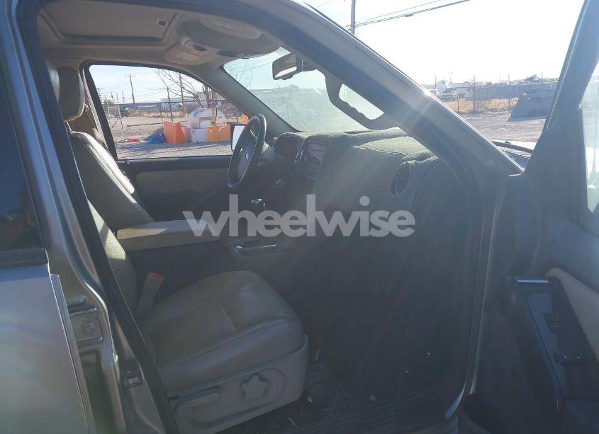 Photo 5 of 2008 Ford Explorer XLT (VIN 1FMEU73848UA69018)