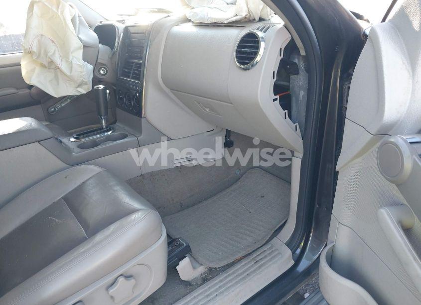 Photo 5 of 2006 Ford Explorer XLT (VIN 1FMEU73876UB55307)