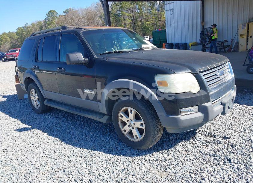 2006 Ford Explorer XLT (VIN 1FMEU73886UB29427) main photo