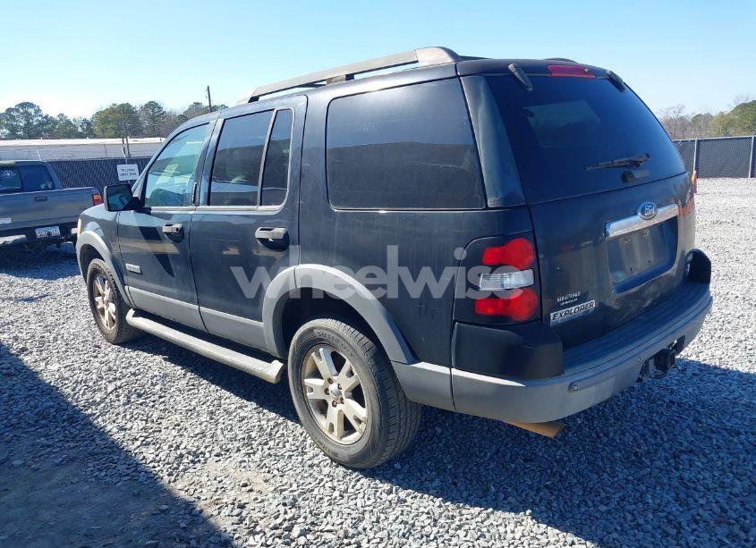 Photo 3 of 2006 Ford Explorer XLT (VIN 1FMEU73886UB29427)
