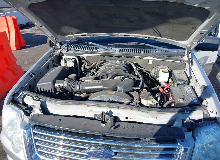 Photo 10 of 2008 Ford Explorer XLT (VIN 1FMEU73888UA84864)