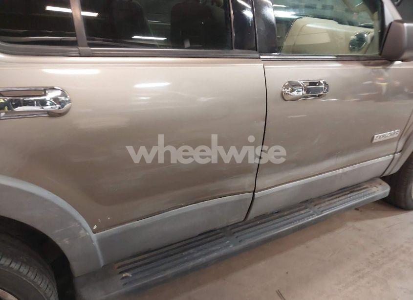 Photo 17 of 2006 Ford Explorer XLT (VIN 1FMEU73E06UB06021)