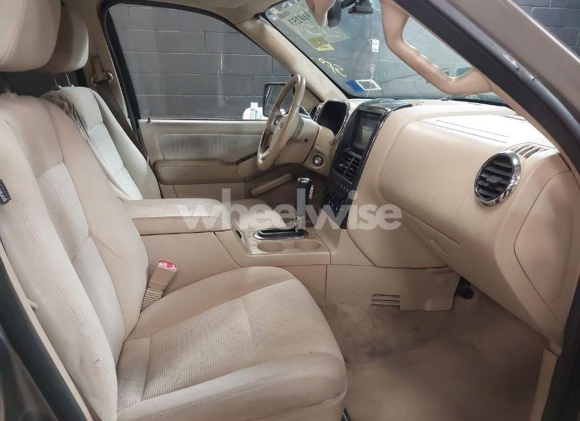 Photo 5 of 2006 Ford Explorer XLT (VIN 1FMEU73E06UB06021)