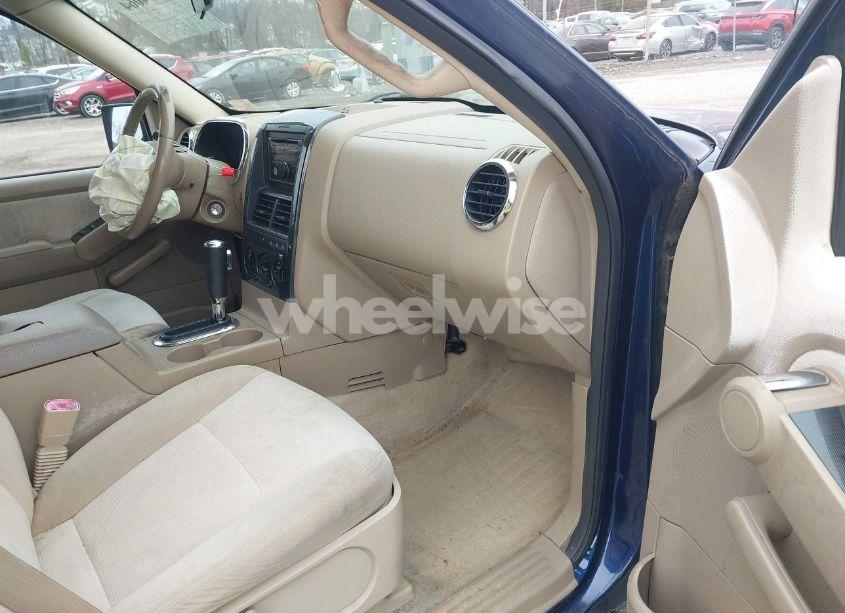 Photo 5 of 2007 Ford Explorer XLT (VIN 1FMEU73E07UB36038)