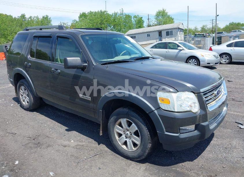 2007 Ford Explorer XLT (VIN 1FMEU73E07UB49985) main photo