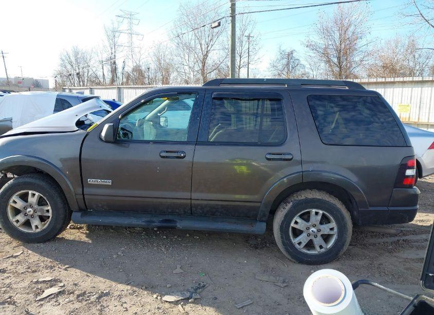 Photo 14 of 2007 Ford Explorer XLT (VIN 1FMEU73E07UB54992)