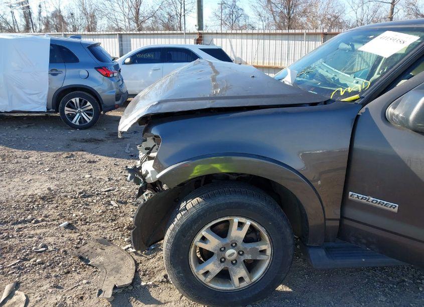 Photo 6 of 2007 Ford Explorer XLT (VIN 1FMEU73E07UB54992)