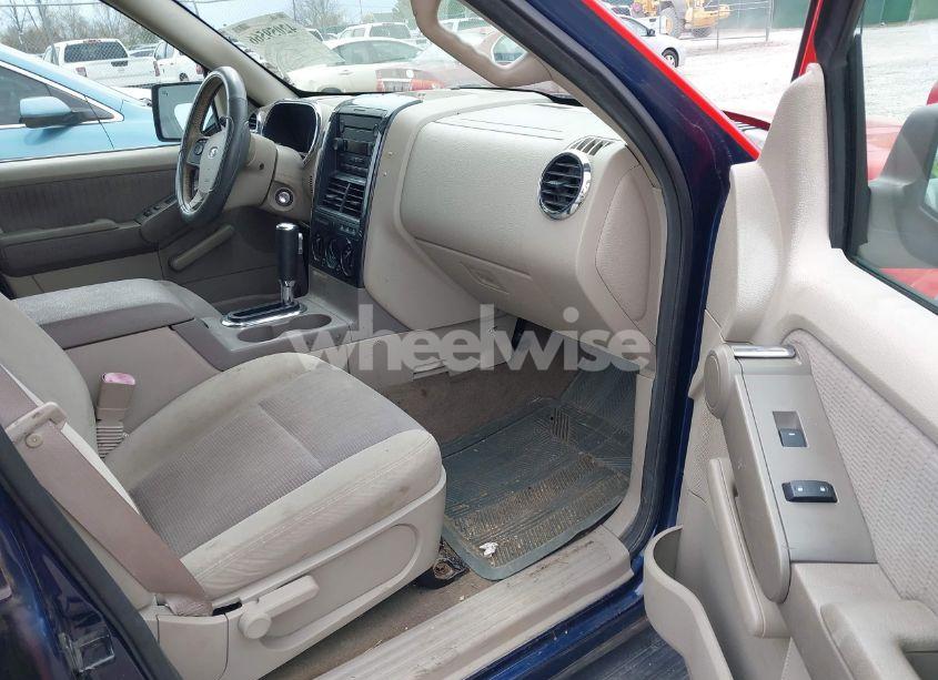 Photo 5 of 2007 Ford Explorer XLT (VIN 1FMEU73E17UA49829)