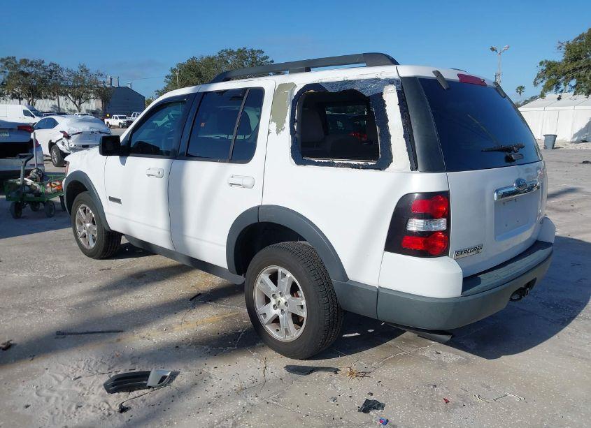 Photo 3 of 2007 Ford Explorer XLT (VIN 1FMEU73E17UA87660)