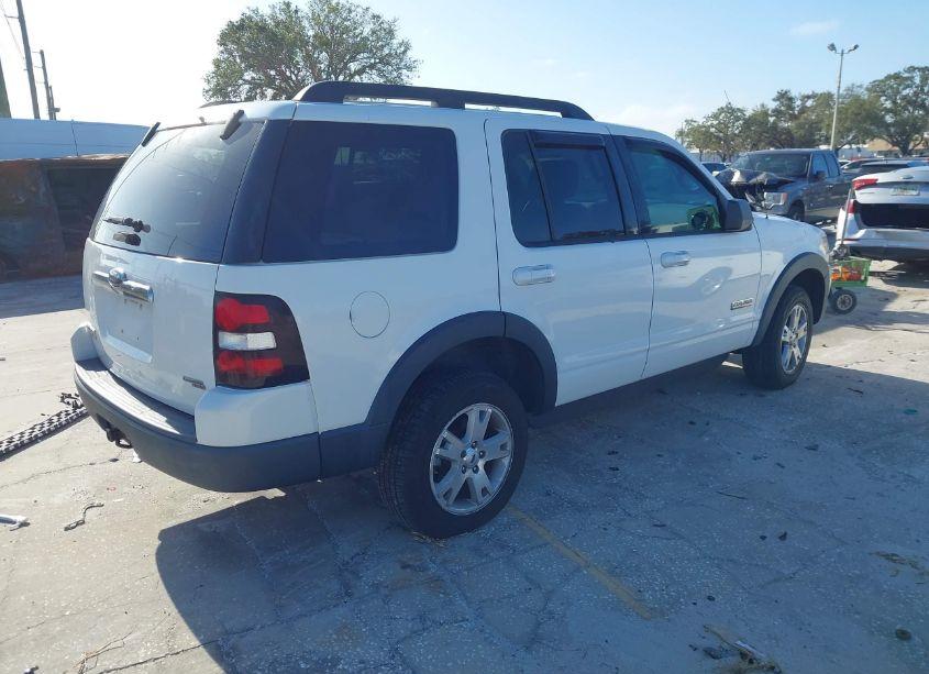 Photo 4 of 2007 Ford Explorer XLT (VIN 1FMEU73E17UA87660)
