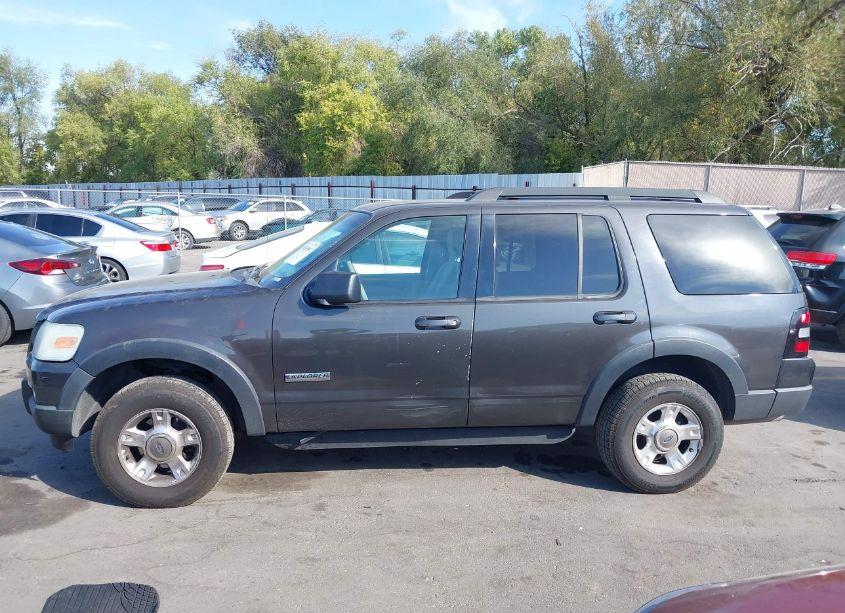 Photo 14 of 2007 Ford Explorer XLT (VIN 1FMEU73E17UA88744)
