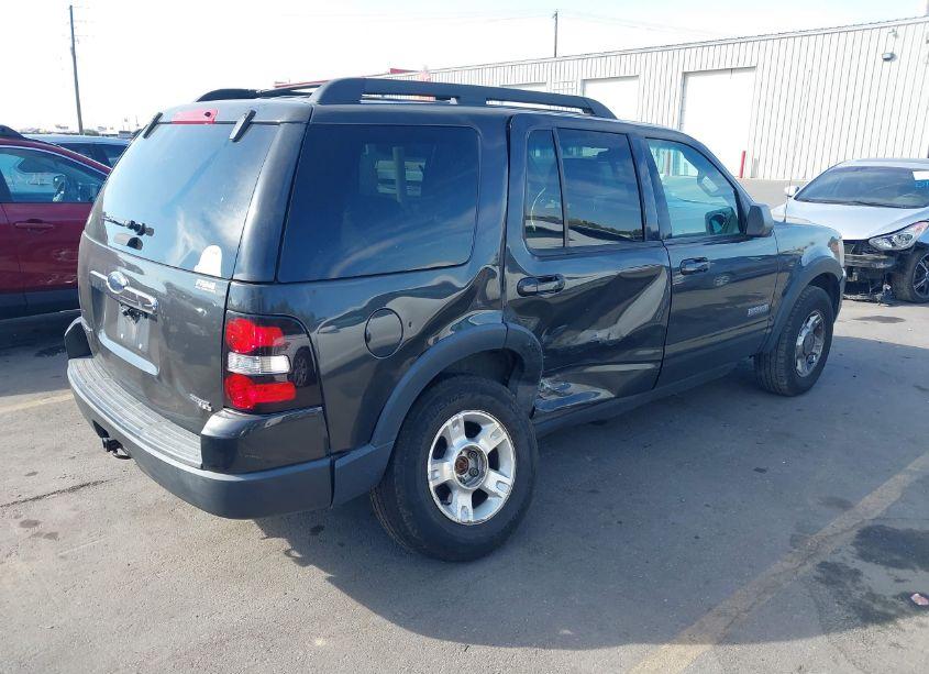 Photo 4 of 2007 Ford Explorer XLT (VIN 1FMEU73E17UA88744)