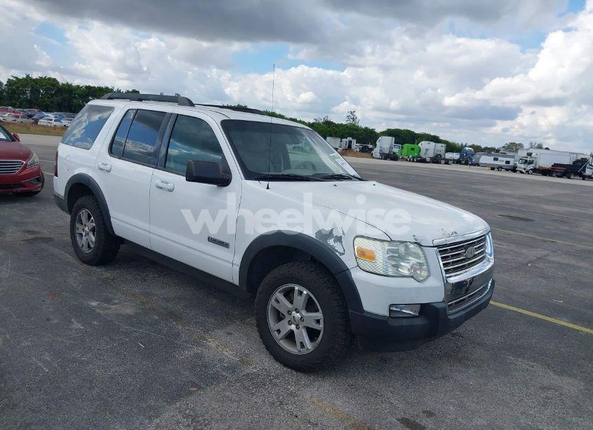 2007 Ford Explorer XLT (VIN 1FMEU73E17UB03985) main photo