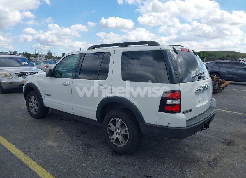 Photo 3 of 2007 Ford Explorer XLT (VIN 1FMEU73E17UB03985)