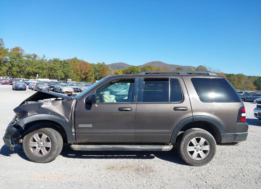 Photo 15 of 2007 Ford Explorer XLT (VIN 1FMEU73E27UB22755)