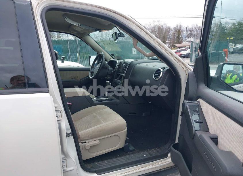 Photo 5 of 2008 Ford Explorer XLT (VIN 1FMEU73E28UA27257)