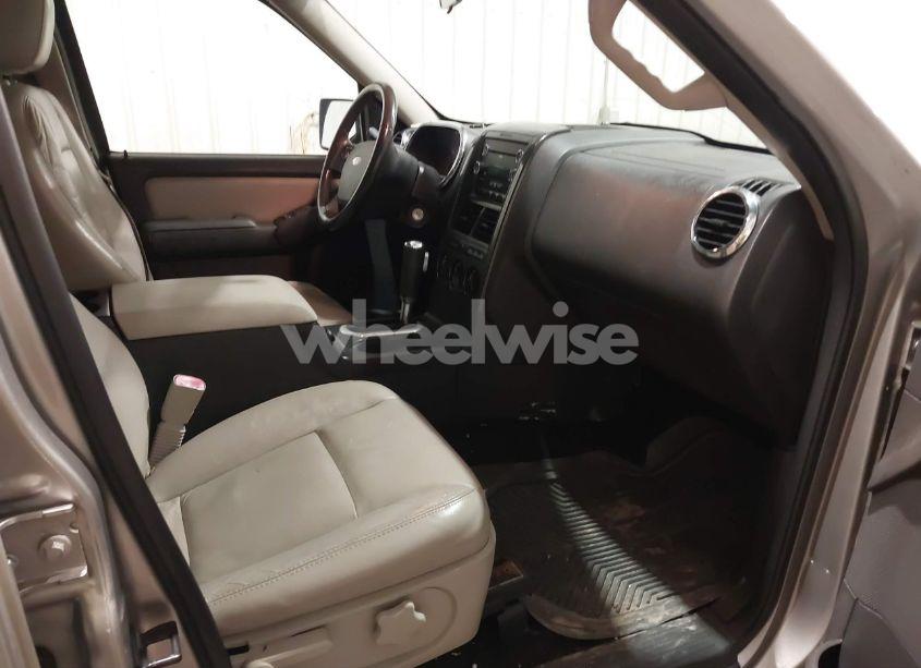 Photo 5 of 2008 Ford Explorer XLT (VIN 1FMEU73E28UA94764)
